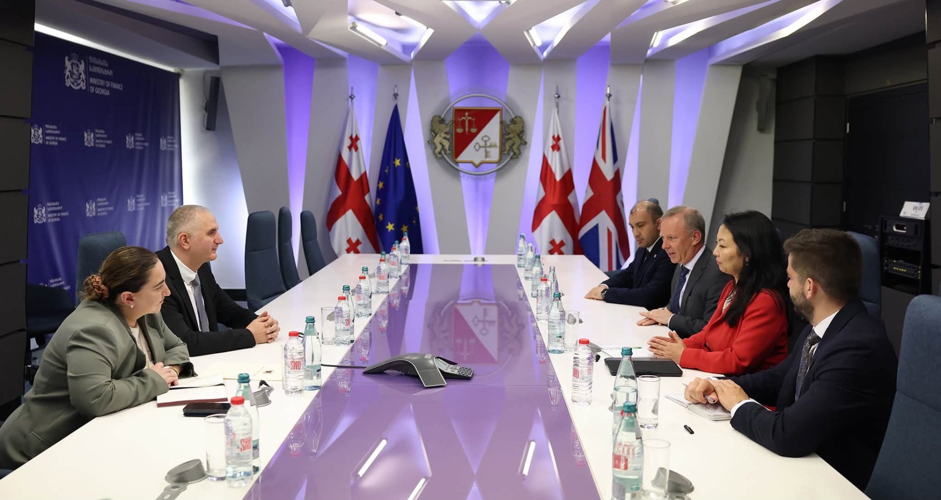 ლაშა ხუციშვილი „ლონდონის საფონდო ბირჟის ჯგუფის“ ევროპის განყოფილების პირველადი ბაზრების ხელმძღვანელსა და დიდი ბრიტანეთის ელჩს შეხვდა