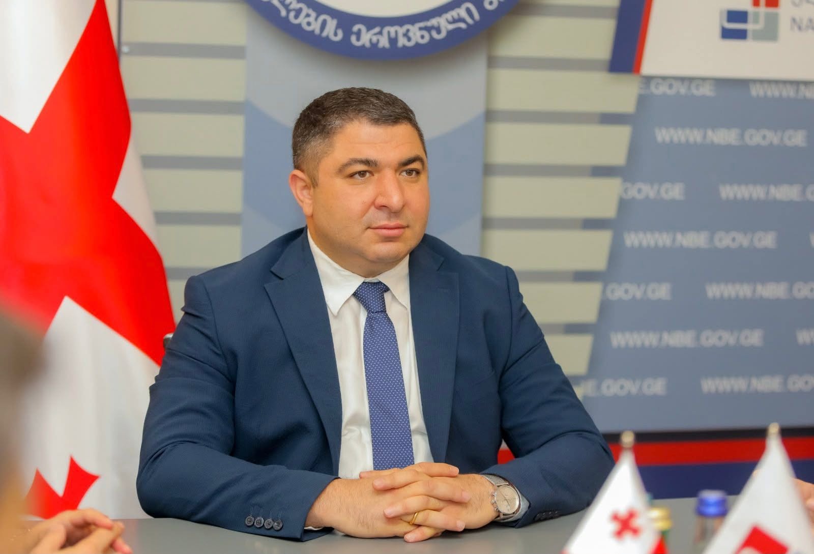 აღსრულების ეროვნული ბიუროს თავმჯდომარე ლაშა მოძღვრიშვილმა თანამშრომლებს პირველი მოადგილე ირაკლი ხუბულავა და თავმჯდომარის მოადგილე ნუგზარ დუნდუა წარუდგინა