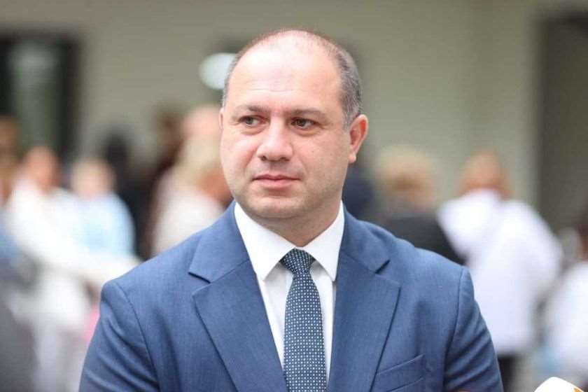 გივი მიქანაძე სამუშაო ვიზიტით პარიზში გაემგზავრა