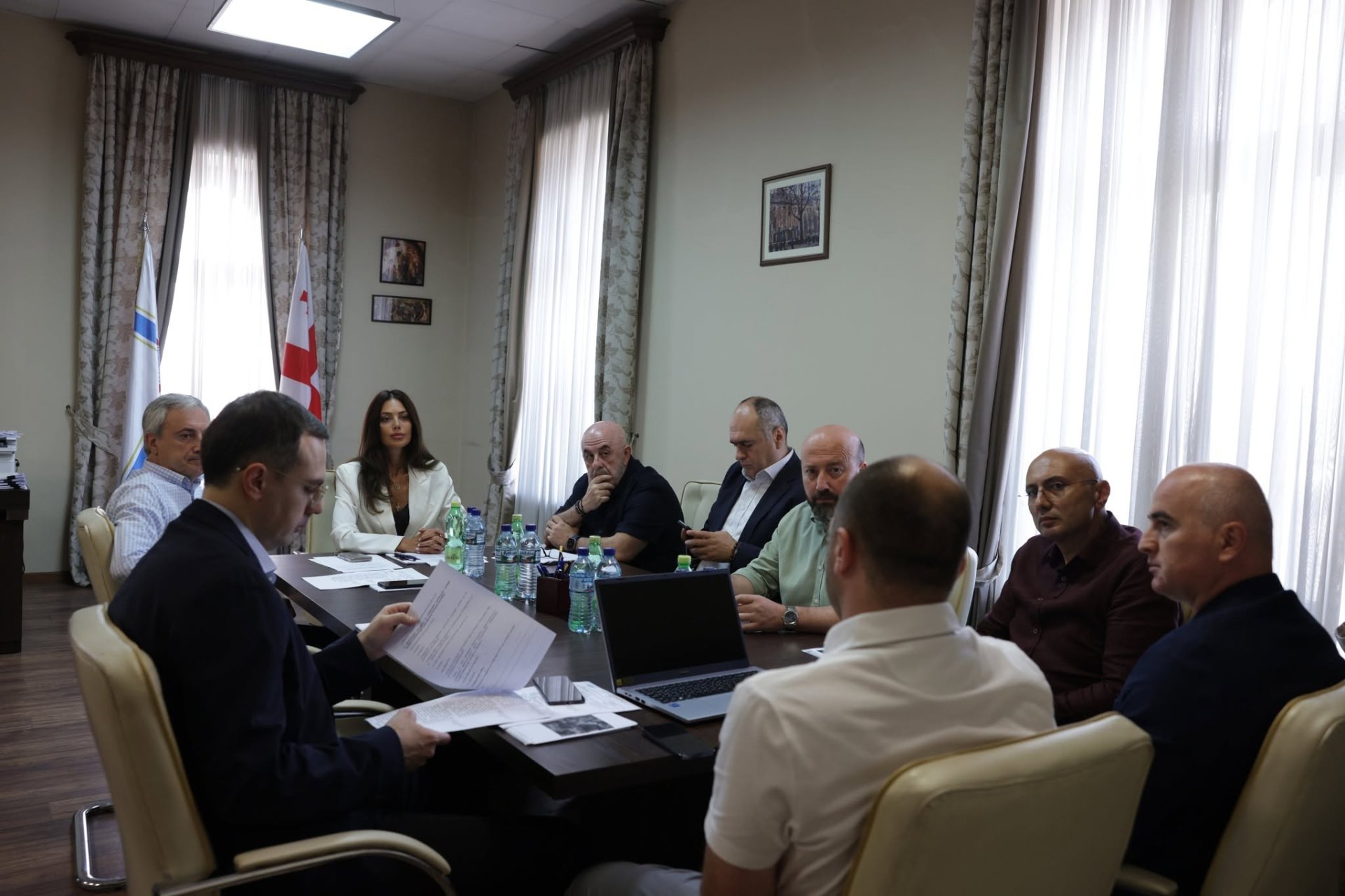 თბილისის საკრებულოს იურიდიულ საკითხთა და ადამიანის უფლებათა დაცვის კომისიის სხდომა გაიმართა
