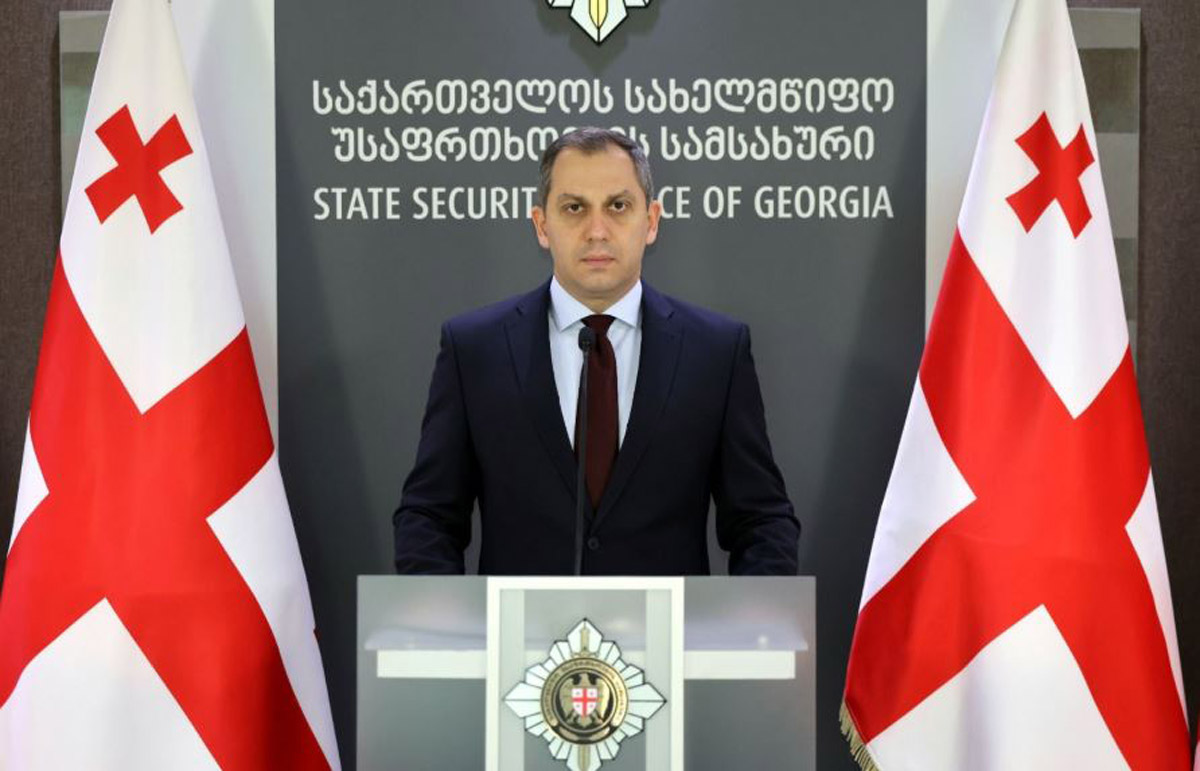 4 ოქტომბრის საქმეზე სუს-მა საქართველოს ძებნილი მოქალაქე დააკავა, რომელსაც ბრალად ედება დიდი რაოდენობით ცეცხლსასროლი იარაღის, საბრძოლო მასალისა და ასაფეთქებელი საშუალებების შეძენა-შენახვა