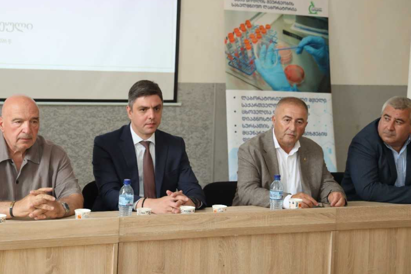 ანასეულის ბაზაზე ფერმერებთან სამუშაო შეხვედრა გაიმართა