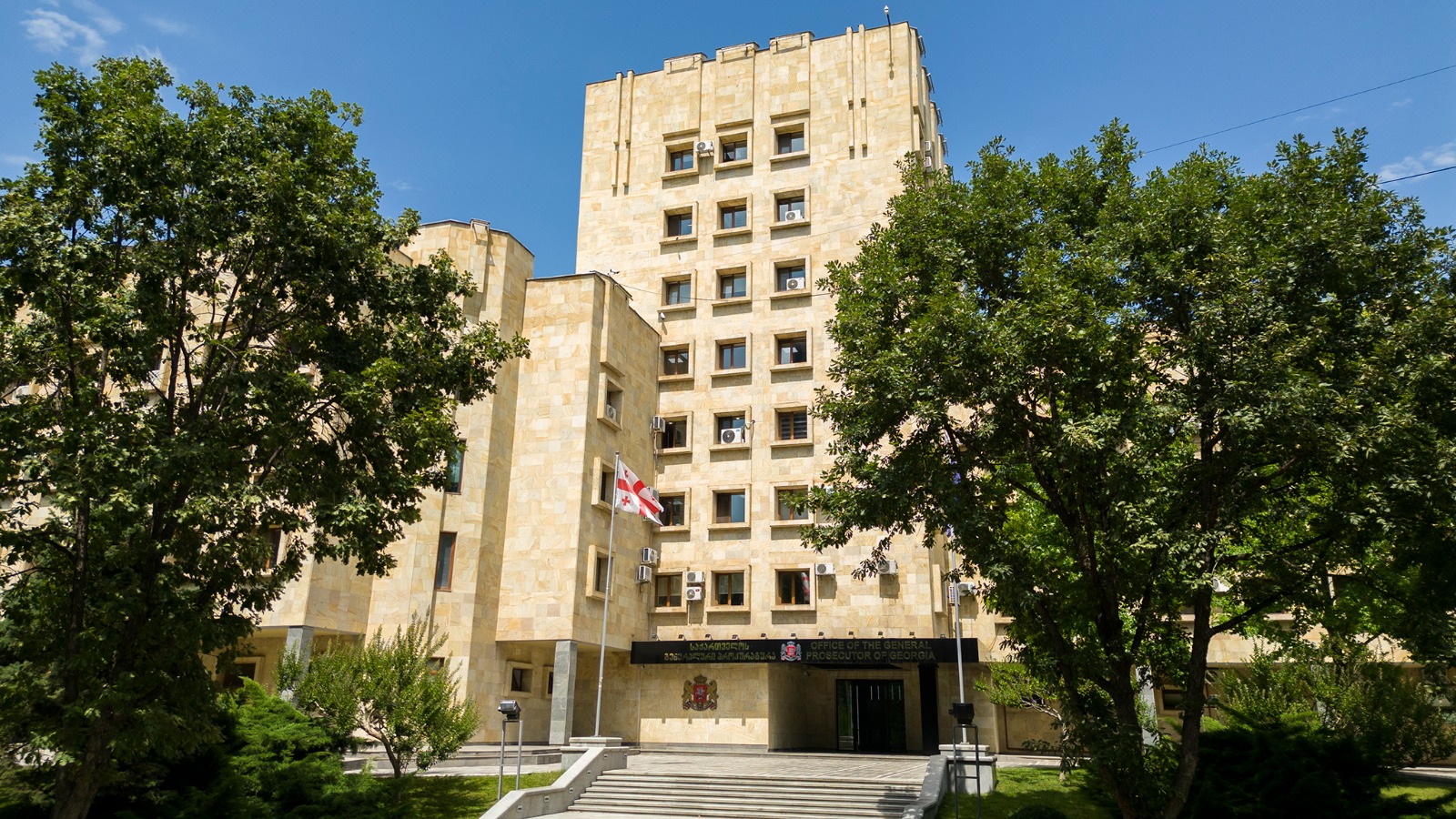 საქართველოს პროკურატურის და აშშ-ის საელჩოს რეგიონული უსაფრთხოების სამსახურის მიერ გამოვლენილი არიან ახალი დანაშაულებრივი ჯგუფის წევრები, რომლებიც შტატებში თავშესაფრის მისაღებად საქართველოს მოქალაქეებს ყალბ დოკუმენტაციას უმზადებდნენ