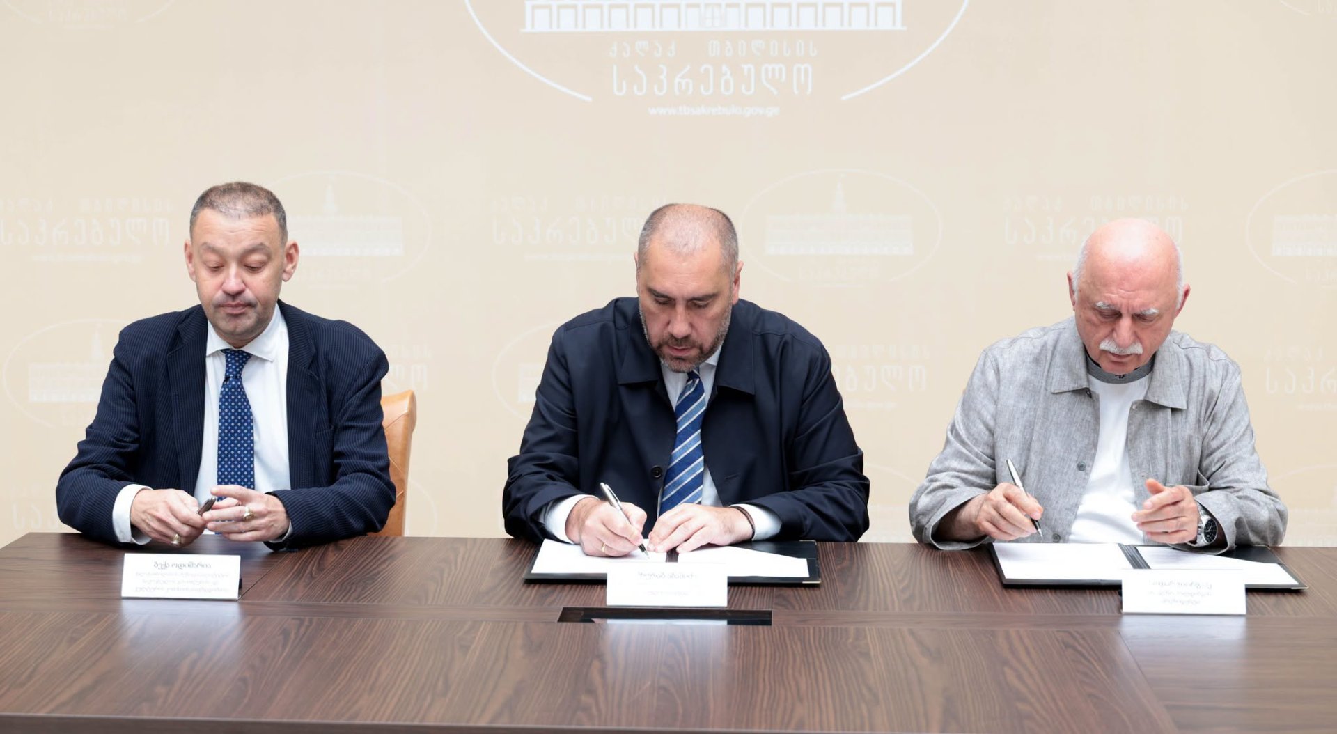 საკრებულოსა და „ჯინო ჰოლდინგს“ შორის ურთიერთთანამშრომლობის მემორანდუმის გაფორმდა