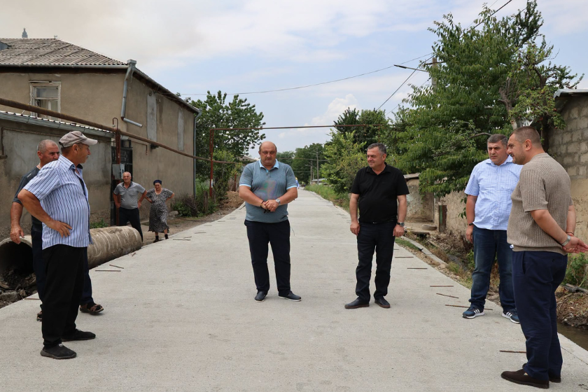 ბოლნისის მერმა, ადგილობრივი ხელისუფლების წარმომადგენლებთან და პარლამენტის წევრებთან ერთად, მუნიციპალიტეტში მიმდინარე საგზაო ინფრასტრუქტურის კეთილმოწყობის სამუშაოები დაათვალიერა