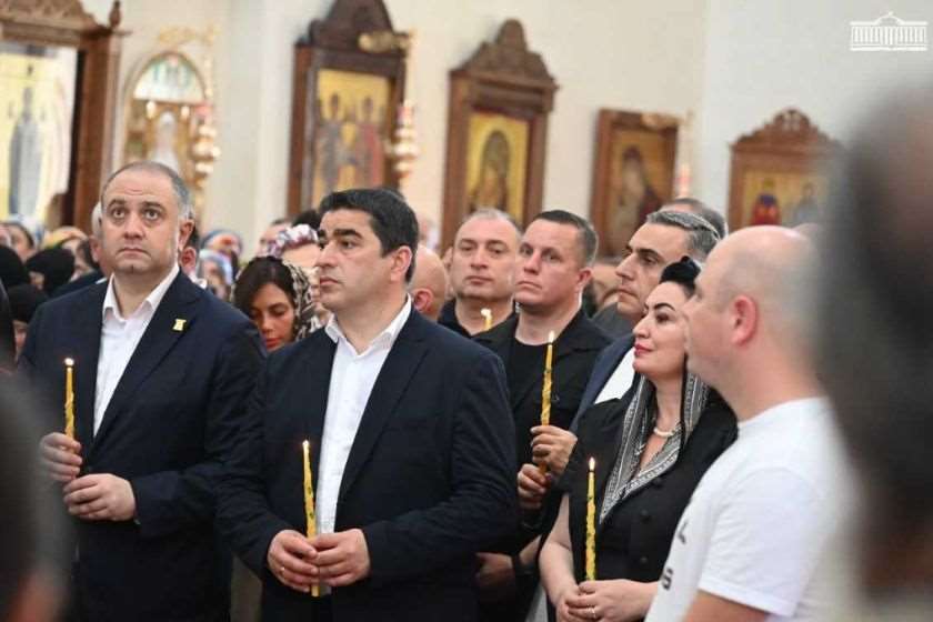 შალვა პაპუაშვილი პარლამენტის წევრებთან ერთად, ზუგდიდში ვლაქერნობის დღესასწაულს დაესწრო