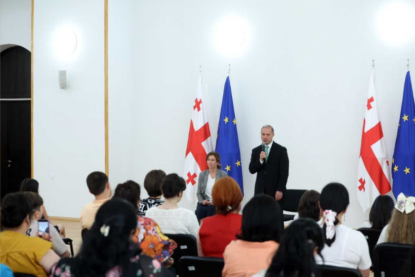 გივი მიქანაძე საზღვარგარეთ დისტანციური სწავლების პროგრამაში ჩართულ ემიგრანტ მოსწავლეებსა და პედაგოგებს შეხვდა