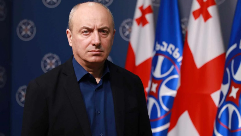 გურამ მაჭარაშვილი: 8 აგვისტოს, როდესაც მთელი საქართველო ვიხსენებთ იმ გმირებს, რომლებიც დაეცნენ საქართველოს ინტერესების დასაცავად ბრძოლაში, ეს ხალხი ჩადის ლგბტ დროშების ასაფრიალებლად უცხოეთში. იტყვის, რომ კაცების ქორწინება უნდა დაკანონდეს საქართველოში