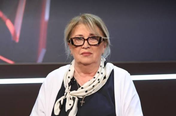 ნინო ფოჩხუა: აჭარაში საპატივცემულო ოჯახების შვილები ქორწინდებოდნენ, ნახევარი აჭარა და მეოთხედი თბილისი ქორწილში რომ იქნებოდა და შესაბამისად გზაც რომ გადაიკეტებოდა, ეტყობა ამ არსაიდან მოსულ მესხიძეს არც გაუგონია