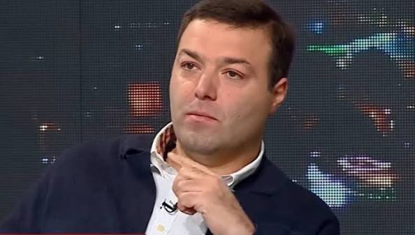 ბექა ჩხაიძე ოპოზიციის აქტივისტების მიერ ნოდარ დუმბაძის შეურაცხყოფაზე: განსაკუთრებით ყველა გურულს შეეხეთ მაგით. ვინც ეგ იკადრეთ, ვინც მანდ ხართ და ტაშს უკრავთ, ყველანაირი გაგებით პატარა ხალხი ხართ. ფარჩაკები ხართ ცხოვრებით, ვინც ეგ იკადრეთ