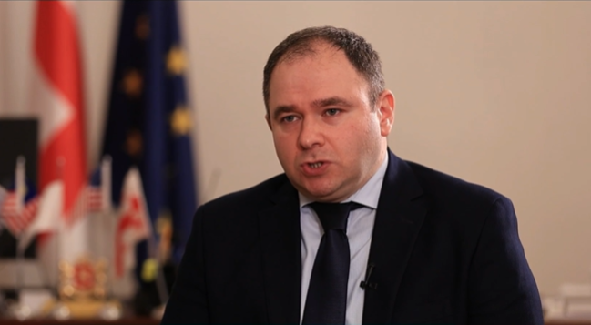 ნიკოლოზ სამხარაძე: როდესაც, 2024 წლის არჩევნების შემდეგ ეუთო/ოდირის სადამკვირვებლო მისია საბოლოო ანგარიშის მოსამზადებლად შეიკრიბა, მაშინ ეუთოს მისიის ხელმძღვანელზე განხორციელდა ძალიან დიდი ზეწოლა - ტექსტი მაქსიმალურად ნეგატიური უნდა ყოფილოყო. როცა ზეწოლა საკმაოდ ძლიერი გახდა, იგი დაიმუქრა გადადგომით, უკანასკნელმა მოვლენებმა დაგვარწმუნა, რომ საჭიროა საზოგადოებამ ამ ნაწილშიც იცოდეს სიმართლე