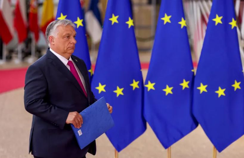 „პოლიტიკო“ – უნგრეთის ხელისუფლებიდან ვიქტორ ორბანის წასვლის შემდეგ, რუსეთის წინააღმდეგ სანქციების შესახებ დაპირისპირებამ ევროკავშირის ქვეყნების „წითელი ხაზები“ გამოააშკარავა