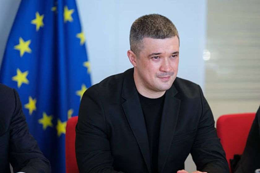 გამოკითხვა: ფედოროვის გადაყენებას თავდაცვის მინისტრის თანამდებობიდან უკრაინელების 72% ეწინააღმდეგება