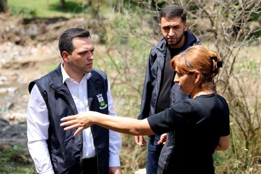 ვარლამ წიკლაური სოფელ წყრუთში სტიქიის შედეგების სალიკვიდაციო სამუშაოებს გაეცნო