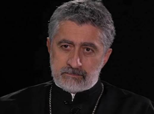 დეკანოზი საბა ჭიკაიძე: ვინც ცდილობს, რომ დააკნინოს, დაამციროს სიწმინდე, ასეთ ადამიანს ღირებულებების კრიზისი აქვს - საპასუხო კომენტარიც და აღშფოთებაც უნდა იყოს ზომიერი, ისეთი, როგორც ქრისტიანს შეეფერება