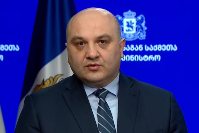 ალექსანდრე დარახველიძე: გუშინდელი ბანერები, რაც მათ ჰქონდათ გამოქვეყნებული, გარდა ამ სიტყვიერი შეურაცხყოფისა, რასაც იყენებდნენ აქციის მსვლელობის დროს, ეს არ ჯდება არც შეკრება-მანიფესტაციის თავისუფლებაში და არც გამოხატვის თავისუფლებაში, ეს არის უკვე კანონდარღვევა