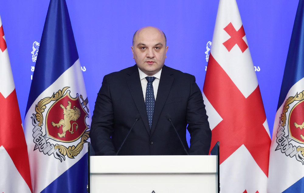 ალექსანდრე დარახველიძის განმარტებით, სოციალურ ქსელში ოპოზიციის და მათი აქტივისტების მიერ გავრცელებული ინფორმაცია, რომ თითქოს საქართველოში რუსი სამხედრო ცხოვრობს, სიმართლეს არ შეესაბამება
