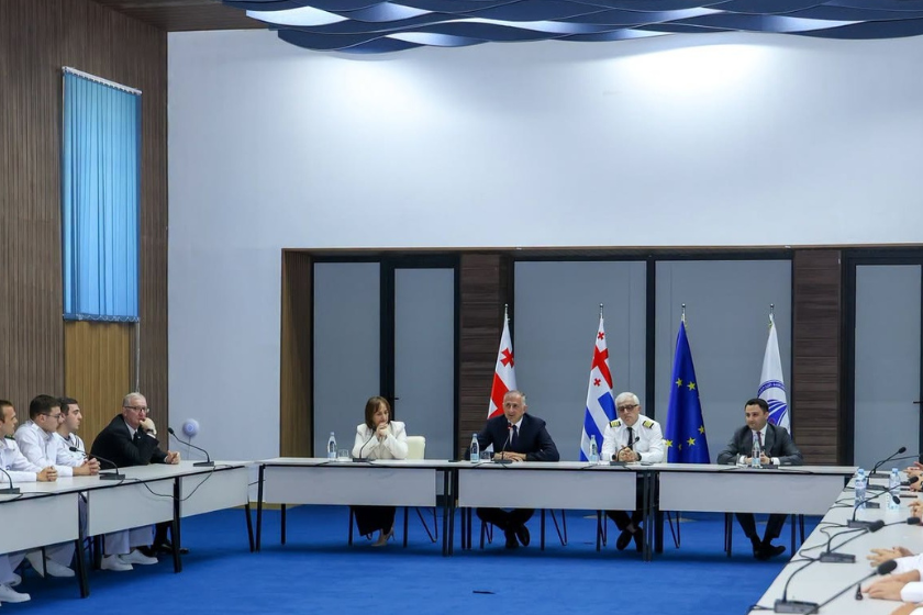 ზურაბ პატარაძემ ბათუმის სახელმწიფო საზღვაო აკადემიის პროფესორ-მასწავლებლებთან და საერთაშორისო გაცვლით პროგრამაში გამარჯვებულ სტუდენტებთან შეხვედრა გამართა