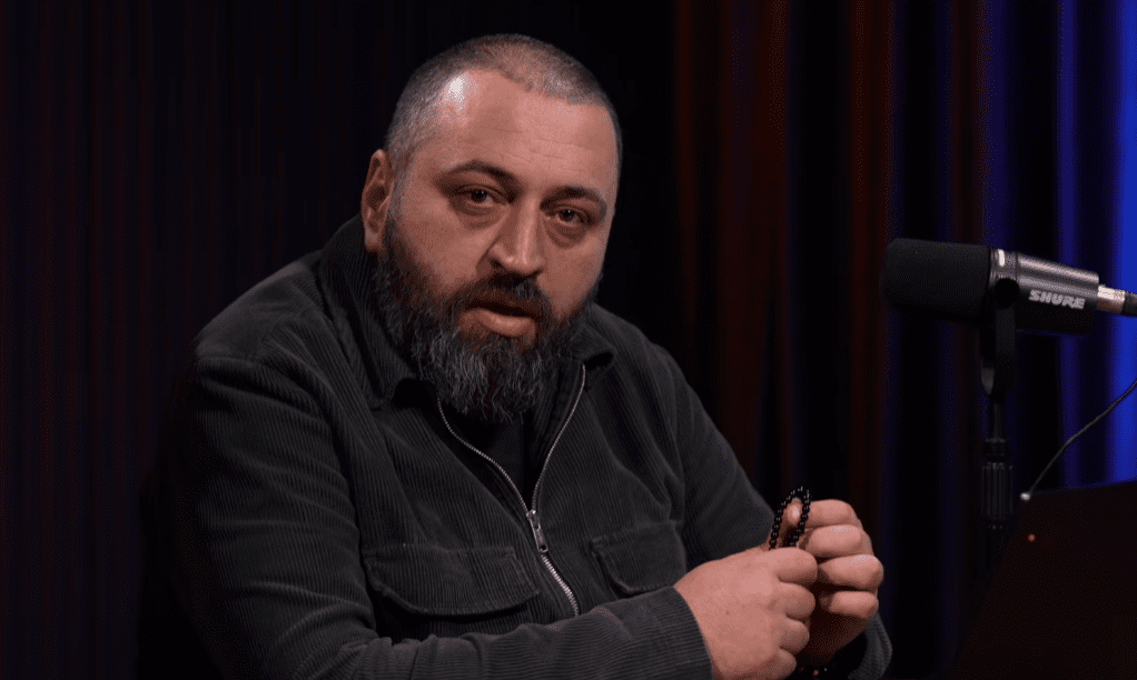 ჯაბა ხუბუა: კი მაგრამ, ,,ივანიშვილის რუსულმა რეჟიმმა“ რანაირად მოახერხა, რომ ნაურუს რესპუბლიკას გაეუქმებინა ე.წ. სამხრეთ ოსეთისა და აფხაზეთის დამოუკიდებლობის აღიარება, რომელიც 2009 წელს, ,,სააკაშვილის პროდასავლური რეჟიმის“ პირობებში მოახდინა? - საკვირველნი არიან გზანი ჯო უილსონისანი და გიგა მაქარაშვილისანი!