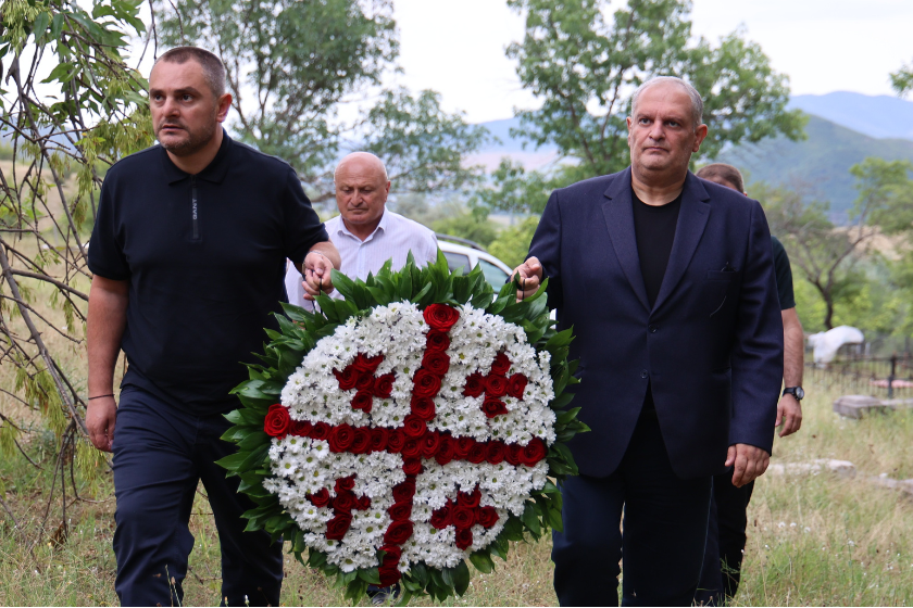 ბოლნისის მერიის და საკრებულოს ხელმძღვანელმა პირებმა გუდაურთან ტრაგიკულად დაღუპული ბოლნისელი გმირის ხსოვნას პატივი მიაგეს