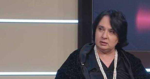 ნანა კაკაბაძე: ის, რომ დასავლეთი გაურიგდა (ან შეეგუა) რუსეთს საქართველოს ოკუპაციის საკითხში და მასთან მშვიდობიანი თანაარსებობა ურჩია, სულაც არ არის ჩვენი პროფესიით “პატრიოტების” სადარდებელი. ამიტომაც იყო, რომ ადრე მათ არც რუსული ენა აწუხებდათ, არც “ღრუსი” ტურისტები და არც იქიდან შემოსული ფული. მაშინაც და ახლაც მათთვის ქცევის წესებს დასავლეთიდან მონავალი ფულის ნაკადი განაპირობებს, ეს არის მათი "თავდადებისა" და “პატრიოტიზმის” ქვაკუთხედი