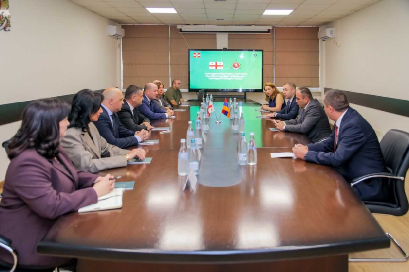 საქართველოს სასაზღვრო პოლიციის უფროსი დავით თამაზაშვილი სომხეთის რესპუბლიკის ეროვნული უსაფრთხოების სამსახურის სასაზღვრო ჯარების მეთაურს, გარიკ მურადიანს, შეხვდა