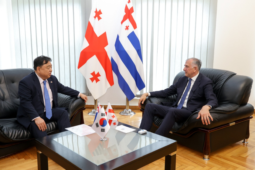 ზურაბ პატარაძე საქართველოში კორეის რესპუბლიკის საგანგებო და სრულუფლებიან ელჩს, კიმ ჰიონ დუს შეხვდა