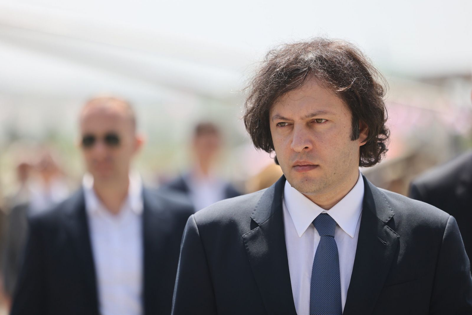 ირაკლი კობახიძე: მე მხოლოდ დადებითი შემიძლია ვთქვა ვანო ზარდიაშვილთან დაკავშირებით - უამრავი თანხა დაიზოგა მისი ხელმძღვანელობით ელექტროსისტემაში, ბევრი პროექტის ოპტიმიზაცია მოხდა, რის საფუძველზეც, სახელმწიფო ეკონომიურად ახორციელებდა შესაბამის პროექტებს