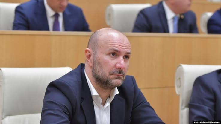აკაკი ალადაშვილი ოპოზიციაზე: მათ აკრძალული აქვთ საკუთარი ინიციატივით გადადგან რაიმე პოლიტიკური ნაბიჯი, უნდა შეასრულონ მხოლოდ ის, რა დავალებასაც მიიღებენ გარედან - როდესაც ასეთი დავალება აქვთ, მაშინ არც ფულს უდის სუნი, რუსული ბიზნესიც და რუსი ტურისტიც მისაღებია