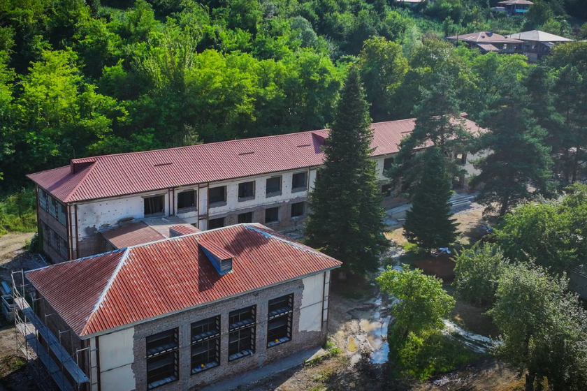 ამბროლაურის მუნიციპალიტეტის სოფელ ბუგეულის საჯარო სკოლის განახლება  მიმდინარეობს