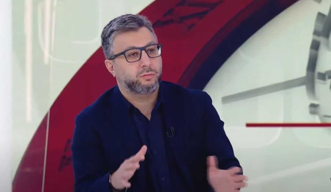 გურამ ნიკოლაშვილი მერაბ მეტრეველს “იმედის” ქარდზე: საკუთარ ვებგვერდს არ ნახულობ? რამე სხვანაირად გიწერიათ?