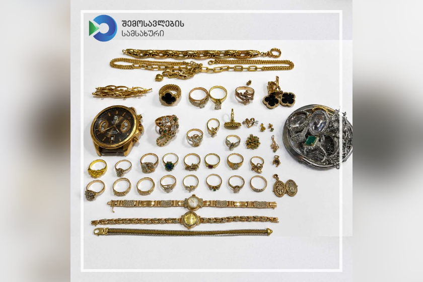 ყაზბეგის მებაჟე ოფიცრებმა დიდი ოდენობით არადეკლარირებული ოქროს ნაკეთობების შემოტანის ფაქტები აღკვეთეს
