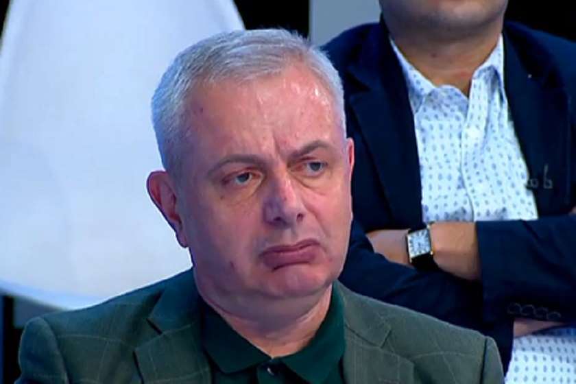 ზაალ ანჯაფარიძე: სულ რაღაც ორიოდე დღე გასტანა თინა ბოკუჩავას „პრინციპულობამ“. ჩემი პროგნოზი, რომ ის ნაცმოძრაობასთან ხიდებს ბოლომდე არ დაწვავდა, სრულიად გამართლდა. როგორ ემუშავა ბოკუჩავას ამ დღეებში "ნაცმოძრაობა," რით დააშანტაჟეს, ეს უკვე დეტალებია და ნაკლებად საინტერესო. ფაქტი ის გახლავთ, რომ მას, საკუთარი დაფურთხებული აალოკინეს