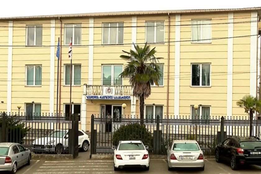 ზუგდიდის რაიონულმა სასამართლომ სამართალდამრღვევად ცნო მურთაზ რიგვავა, რომელმაც ილია ინჯიას შეურაცხყოფა მიაყენა