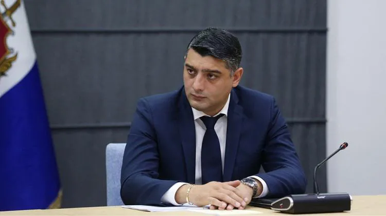 ვაჟა სირაძე: სტატისტიკა ცხადყოფს, რომ ყოველწლიურად მკვლელობების შემთხვევების რაოდენობა მკვეთრად მცირდება. მაგალითისთვის, ბოლო სამი წლის განმავლობაში მომხდარი მკვლელობების ფაქტები დაახლოებით სამჯერ ნაკლებია, ვიდრე 2012 წლამდე პერიოდში