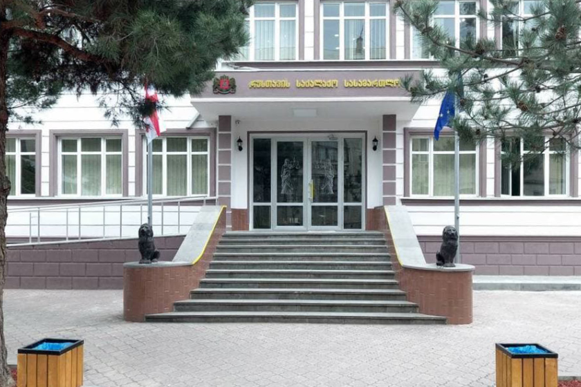 რუსთავის საქალაქო სასამართლომ ავთანდილ პაპიძე მარიამ მეყანწიშვილის შეურაცხყოფისთვის სამართალდამრღვევად ცნო
