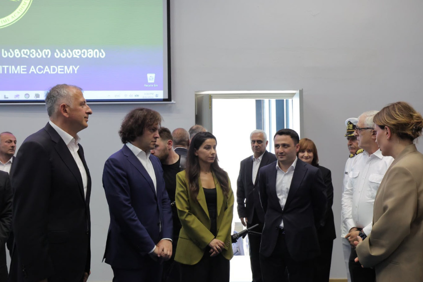 ირაკლი კობახიძემ მარიამ ქვრივიშვილთან და ზურაბ პატარაძესთან ერთად, ბათუმის სახელმწიფო საზღვაო აკადემიაში განახლებული სასწავლო და საწვრთნელი ინფრასტრუქტურა დაათვალიერა