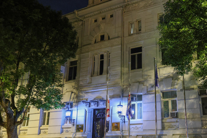 2008 წლის აგვისტოს ომის მე-18 წლისთავთან დაკავშირებით, დაღუპულთა ხსოვნისთვის პატივის მიგების ნიშნად, აჭარის ავტონომიური რესპუბლიკის მთავრობის ადმინისტრაციულ შენობაზე სახელმწიფო დროშა დაეშვა