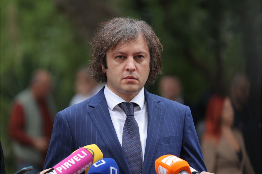 ირაკლი კობახიძე: ევროსაბჭოს რეზოლუციაში წერია, რომ კონფლიქტი ფართომასშტაბიანი საომარი მოქმედებების ფაზაში გადავიდა სააკაშვილის რეჟიმის მიერ ცხინვალის დაბომბვის შემდეგ, ფართომასშტაბიანი საომარი მოქმედებები ნიშნავს ომს, კონფლიქტი ომში გადაიზარდა ნიშნავს იმას, რომ სააკაშვილის რეჟიმმა დაიწყო ომი, რასაც სამარცხვინოდ ხელი მოაწერეს