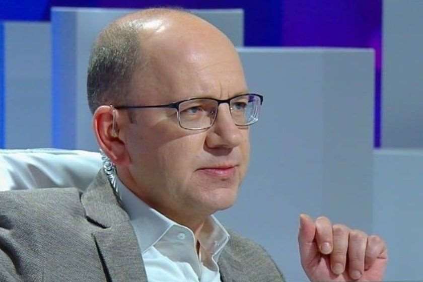 გია აბაშიძე: „ნაცხელოვანთა“ მორალი და პატრიოტიზმი თარიღებისა და გეოგრაფიული კონიუნქტურის მიხედვით, აგენტონკრატიიდან მიღებული დირექტივების შესაბამისად იცვლება. 2008 წლის ომის შემდეგ, ოკუპანტი ქვეყნის სცენებზე წლობით საქმიანობა, ხოლო 2022 წელს უეცარი გარდაქმნა „ანტირუს მებრძოლებად“ - ურიდებელი ოპორტუნიზმის კლასიკური ნიმუშია