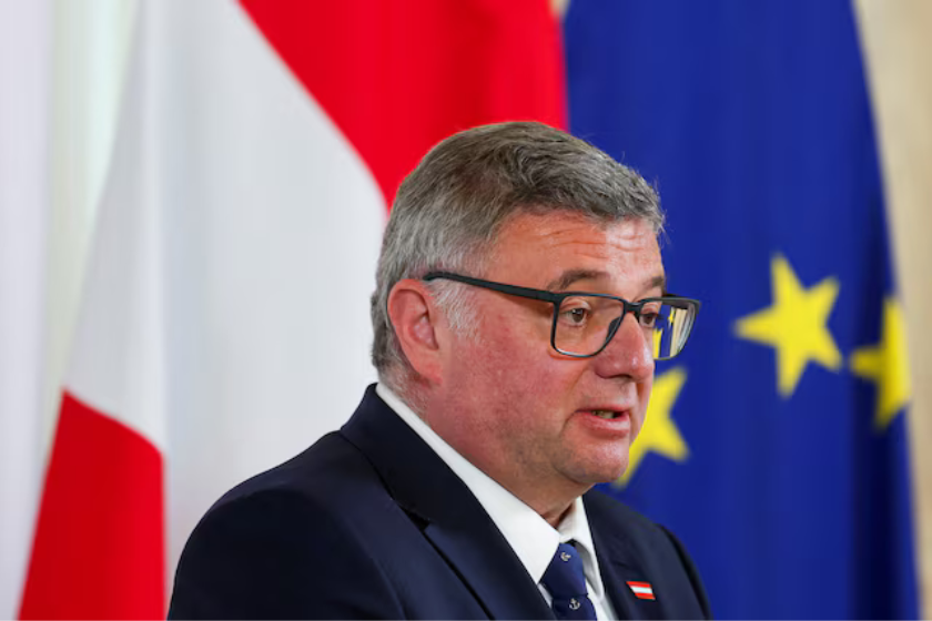 Reuters: ავსტრიამ რუსეთის თავდაცვის ინდუსტრიისთვის სანქციების გვერდის ავლით აღჭურვილობის მიწოდების სქემა გამოავლინა