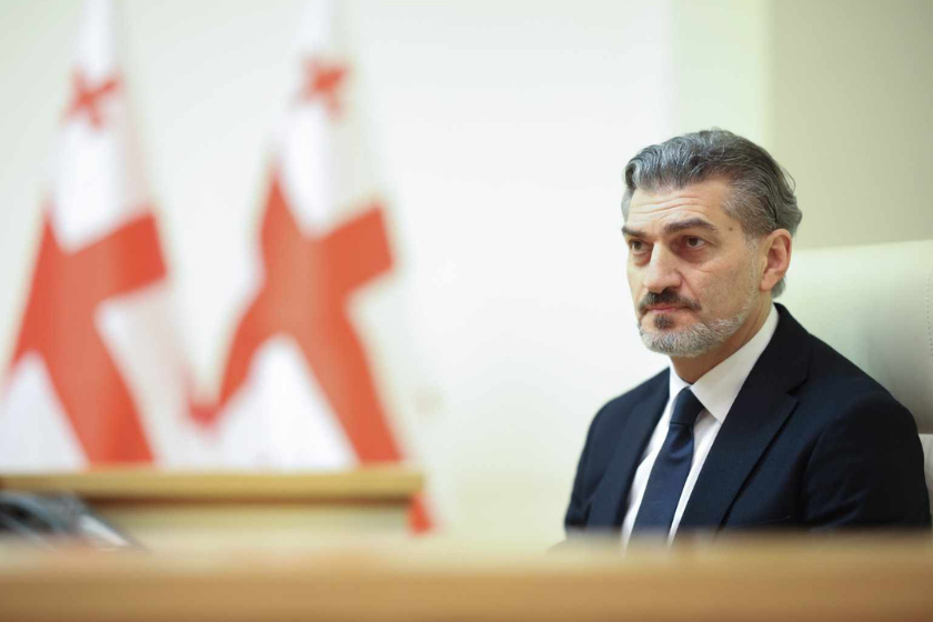 მიხეილ ყაველაშვილი: როგორ შეიძლება დღეს დარბოდე პლაკატით „ანწუხელიძე გმირია“ და ომის 2 წლის თავზე ლარსზე იდექი, ტაშს უკრავდი რუს ტურისტებს, სავიზო რეჟიმი გააუქმე, სტრატეგიული ობიექტები მიჰყიდე, ინვესტიციებს ითხოვდი რუსეთისგან და კულტურის მუშაკები კრემლში უმღეროდნენ მაშინ რუსეთს