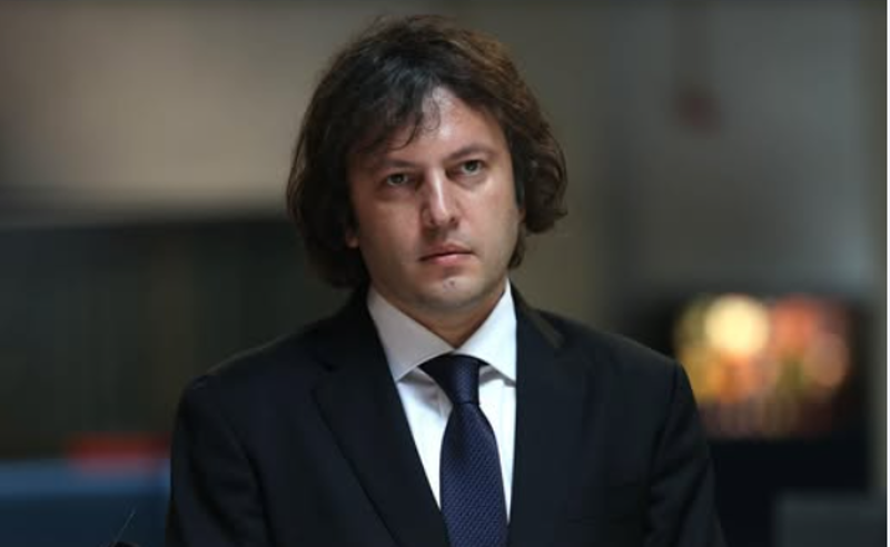 ირაკლი კობახიძე: გინდათ მიიღოთ ჰედლაინი, მაგალითად იგივე თუნდაც რუსულ მედიაში, რომ მე ვაცხადებ, რომ რუსეთის ფედერაცია არის მტერი, ეს არის კონკრეტული პოლიტიკური განაცხადი, რომელსაც მერე ნაბიჯებიც უნდა მოაყოლო, ის ნაბიჯები, რაც თქვენმა პარტიამ მოაყოლა 2008 წელს, „ფორმულაც“ და „ტვ პირველიც“ წარმოადგენთ კოლექტიურ „ნაცმოძრაობას“