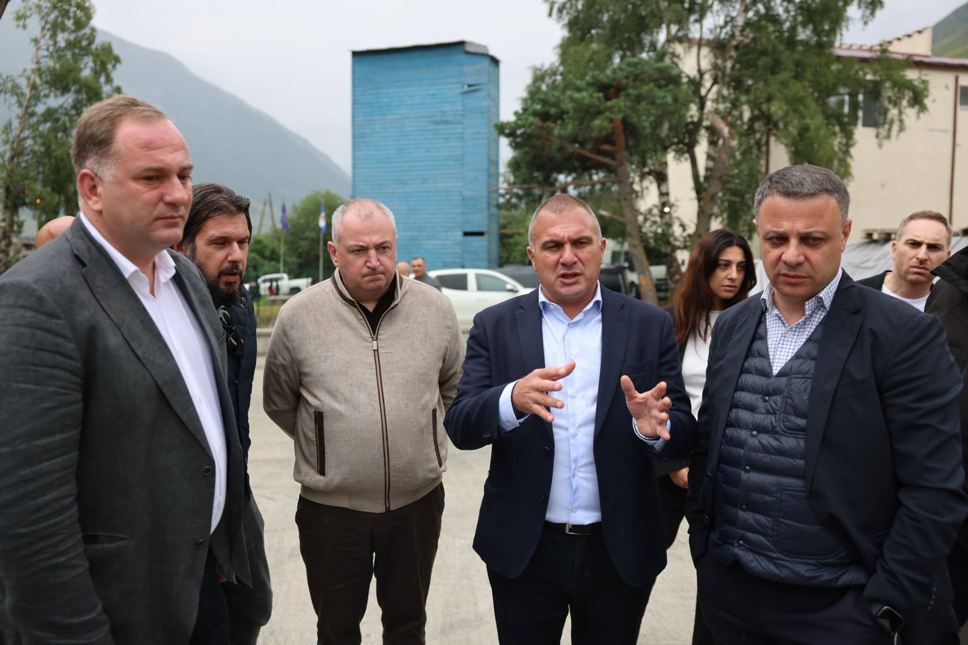 ყაზბეგის მუნიციპალიტეტის დაბა სტეფანწმინდაში არსებული პარკის რეაბილიტაციის სამუშაოები მიმდინარეობს