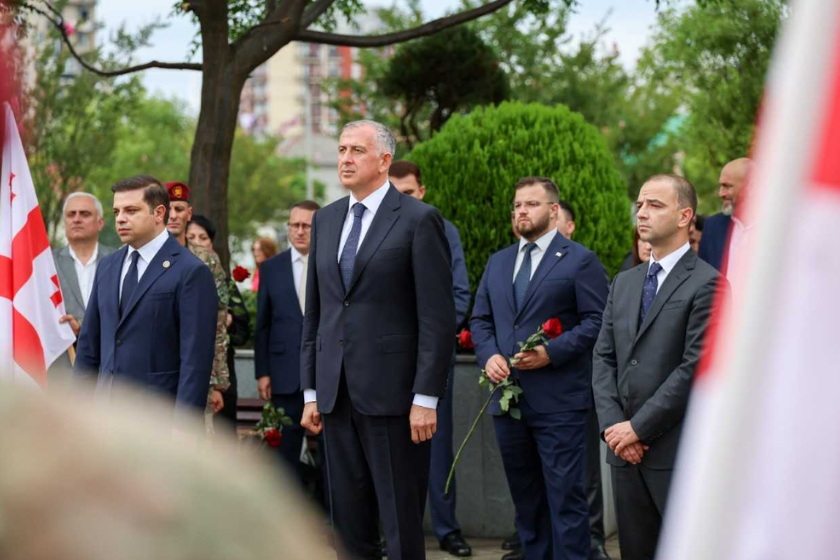 აჭარის მთავრობის თავმჯდომარემ, უმაღლესი საბჭოს და ხელისუფლების წარმომადგენლებთან ერთად, შინდისის გმირების ხსოვნას პატივი მიაგო