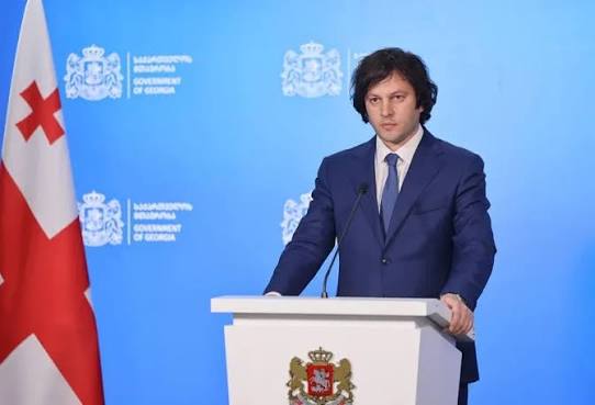 პრემიერი: ანწუხელიძის წამება და მკვლელობა ახალი მომხდარი იყო და სააკაშვილი და მერაბიშვილი ხელგაშლილი ესაუბრებოდნენ რუს ტურისტებს და ბიზნესმენებს, მთავარ რუსოფობებად დანიშნული არიან ხოშტარია, ზურა ჯაფარიძე, მიშა მშვილდაძე, რომლებიც გამოდიოდნენ ტექსტებით, რომ მხოლოდ და მხოლოდ მისასალმებელი იყო რუსი ტურისტი, რუსული ფული საქართველოში, “ფორმულას” დამფუძნებელი რუსებზე ყიდის ბინას და თან რუსოფობად არის დანიშნული, ამ ყველაფრიდან ჩანს, რომ სინამდვილეში ესენი არიან უცხოელი აგენტები