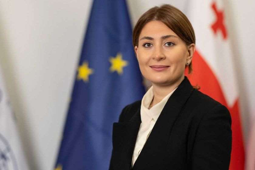 თამარ იოსელიანი: ანაკლიაში დაიწყო ფსკერდაღრმავებითი სამუშაოები - ნავსადგურის პარამეტრები გულისხმობს 17.5 მეტრამდე ფსკერის დაღრმავებას და დაახლოებით 1400 მეტრის სიგრძის ტალღმჭრელის მშენებლობას, რომელიც მოგვცემს შესაძლებლობას, რომ დიდი ტვირთამწეობის გემები მივიღოთ