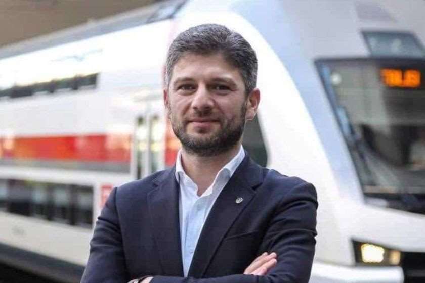 დაჩი ცაგურია: საქართველოს რკინიგზაში სამგზავრო მიმართულებით მასშტაბური და ისტორიული სიახლეები გვაქვს - მგზავრთა უფლებების დაცვის ახალი წესები, დარწმუნებული ვარ, მეტად დაგვეხმარება მომსახურების ხარისხის გაუმჯობესებაში