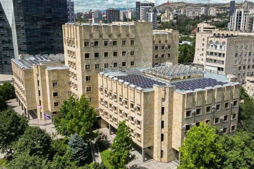 პროკურატურის მიერ წარდგენილი მტკიცებულებების საფუძველზე, სასამართლომ, წინასწარი შეთანხმებით, ჯგუფის მიერ განსაკუთრებით დიდი ოდენობით ნარკოტიკული საშუალების უკანონო შეძენა, შენახვის, რეალიზაციის ხელშეწყობის, რეალიზაციის მცდელობის, ასევე ცეცხლსასროლი იარაღისა და საბრძოლო მასალის მართლსაწინააღმდეგო შეძენა, შენახვის ფაქტებზე ბრალდებულებს 18 -18 და 17 წლით თავისუფლების აღკვეთა განუსაზღვრა