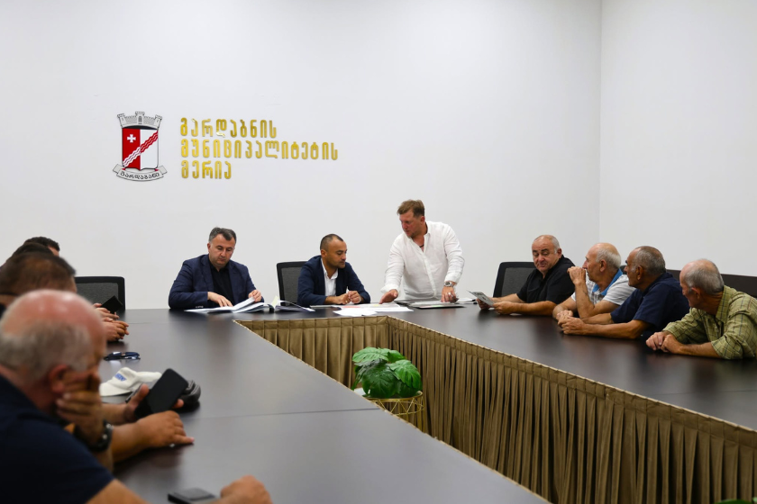 გარდაბნის მუნიციპალიტეტის მერი დავით კარგარეთელი, საქართველოს პარლამენტის წევრ ირაკლი შატაკიშვილთან ერთად, სოფელ ნაგების ადგილობრივ მცხოვრებლებს შეხვდა